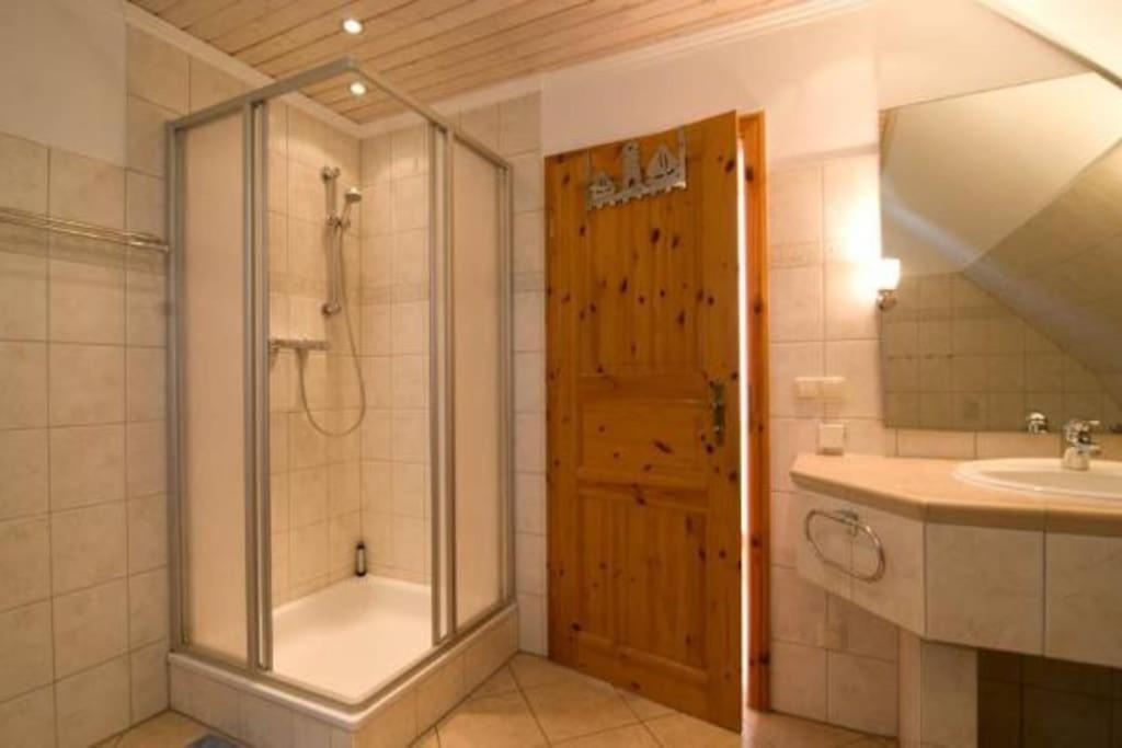 Trollhus - Grosses Familienfreundliches Ferienhaus บอร์น ภายนอก รูปภาพ